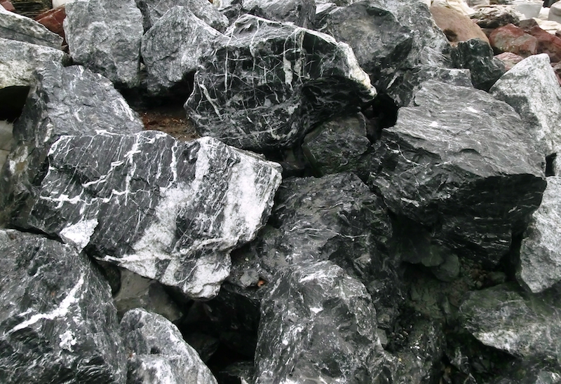 Камень мрамор черный для ландшафта, размер камней от 10 до 100 см, глыбы, валуны, булыжники