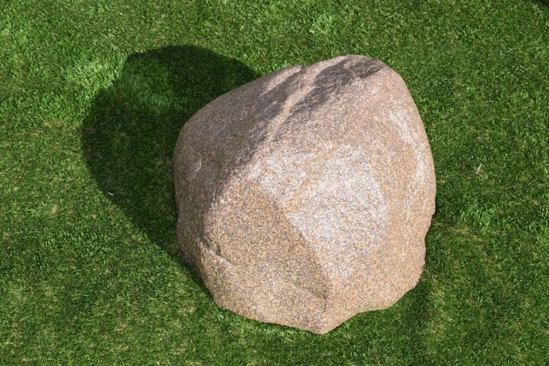 Валун №19 (53х55х37) d-46 - Искусственные камни и валуны на люки и .