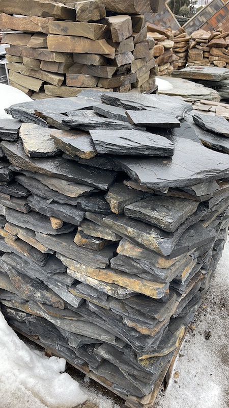 Натуральный плитняк кварцит "Златолит черный", толщина камня 35-55 мм