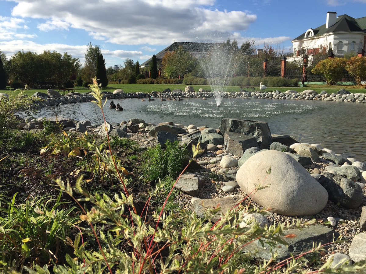 26 вариантов фонтана для садового водоёма