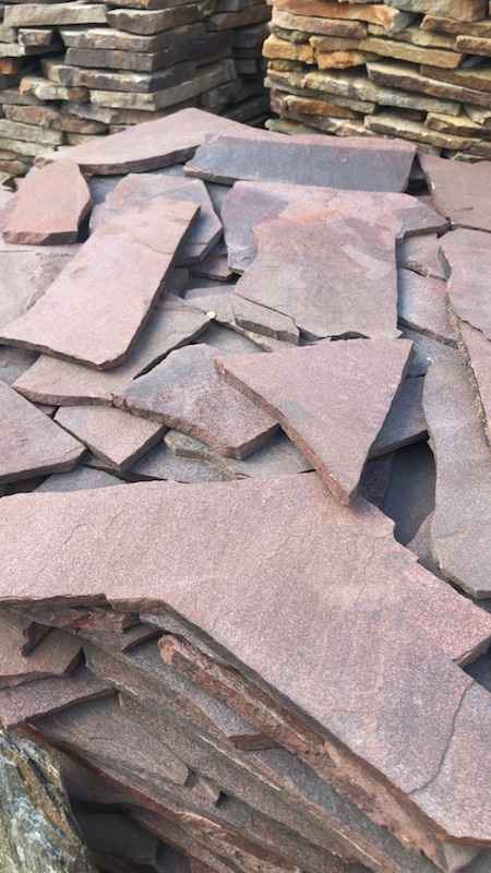 Натуральный плитняк песчаник “Терракотовый”, красный камень с толщиной в пределах 15-20 миллиметров